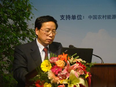 何平山(犯罪嫌疑人已经过了2年多没抓住，我作为受害人要求公安在网上...)