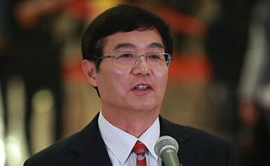 吴晓光(《在远方》刘氏家族的生意出了什么问题?吴晓光又为何突然和霍梅提起刘云天的娃娃亲?)