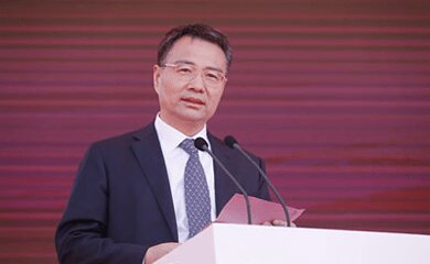 徐冠巨(徐冠巨当过代课教师、工人，在家养过病，跟随父亲共同创建了传化集团，这算富二代吗?)