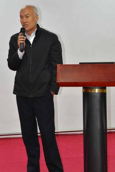 吴延炜(帮个忙童鞋们,问一下!海口集团转让多少钱,集团转让怎么选??)