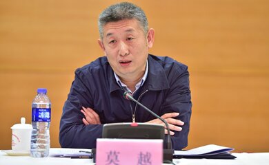 莫越(酒是粮食精，越喝越年轻，这个说法对不对?)
