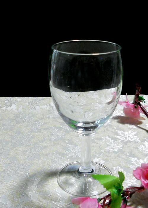 红酒玻璃杯买薄的还是买厚的