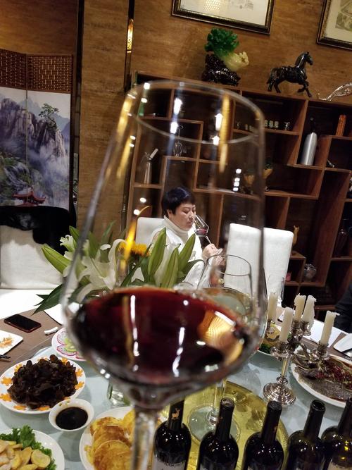 红酒在宴会服务中应该注意哪些问题