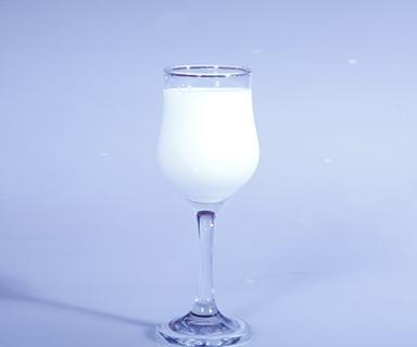 喝了红酒能喝牛奶吗