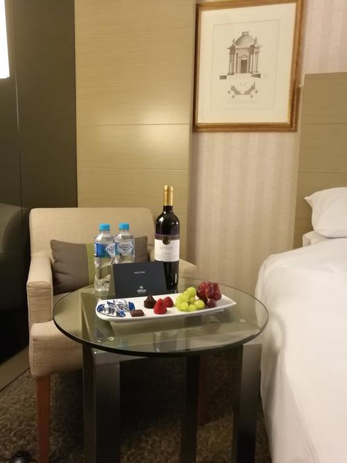 酒店房间里的红酒要钱吗