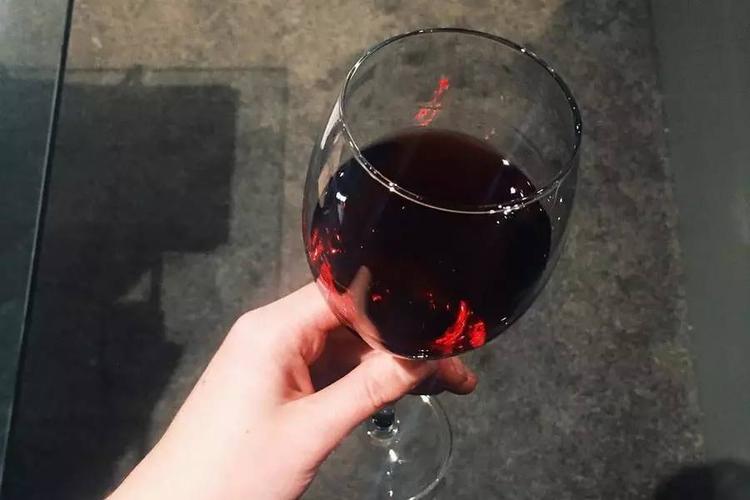 苦红酒和甜红酒的区别