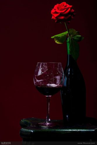 玫瑰花与红酒杯的图片大全集