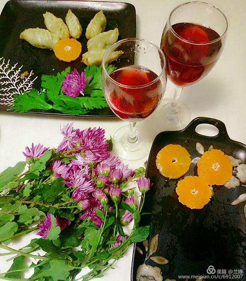 往菊花里灌红酒