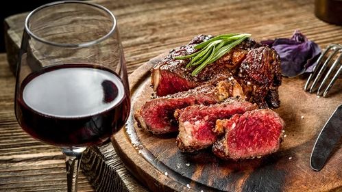 为什么牛排配红酒