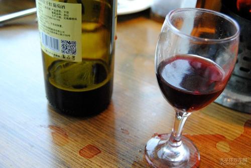 一个人喝了一瓶红酒会怎么样
