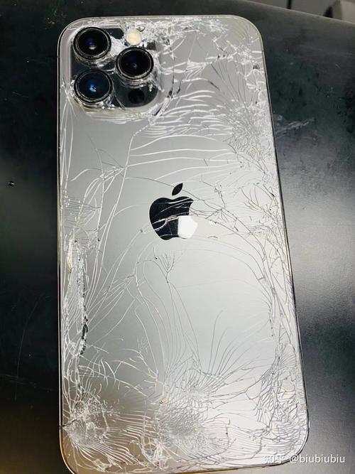 苹果12手机摄像头玻璃碎了换要多少钱配图