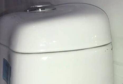 蹲坑水箱盖怎么打开