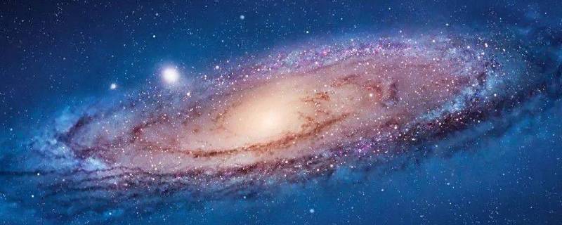 银河系中间亮的是什么