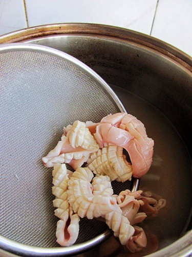 鱿鱼炒韭菜怎么炒