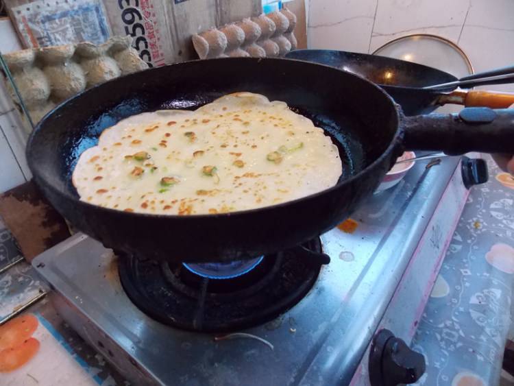 鸡蛋饼怎么炒好吃