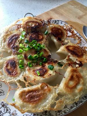 冻饺子如何做生煎锅贴